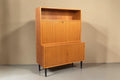 Vintage Space Mid Century Sekretär aus Holz mit ausklappbarer Schreibfläche und schwarzen konischen Füßen