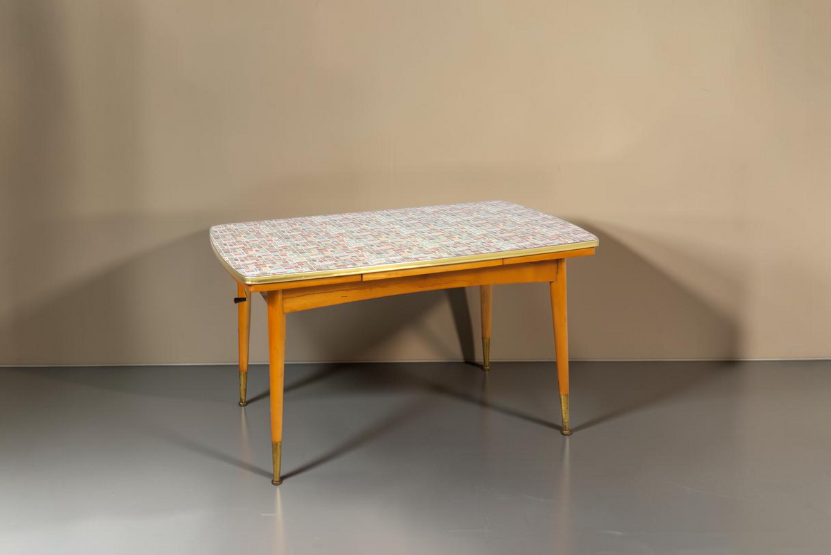 Vintage Space Mid Century Esstisch aus den 50er Jahren mit dekorativer Tischplatte, Kurbel und Messingdetails