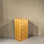 Vintage Space Mid Century Vertiko Kommode aus hellem Holz mit sieben Schubladen und schwarzen Metall-Ringgriffen
