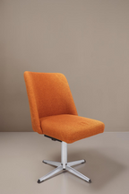 Vintage Space orangefarbener Mid-Century Drehstuhl mit Aluminium-Sternfuß und strukturierter Polsterung
