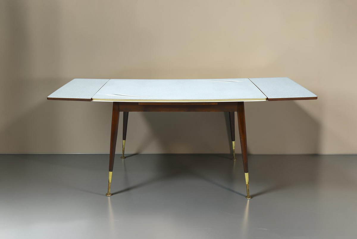 Vintage Space Mid Century Esstisch aus Holz mit ausziehbarer Platte, konischen Beinen und goldenen Messingdetails