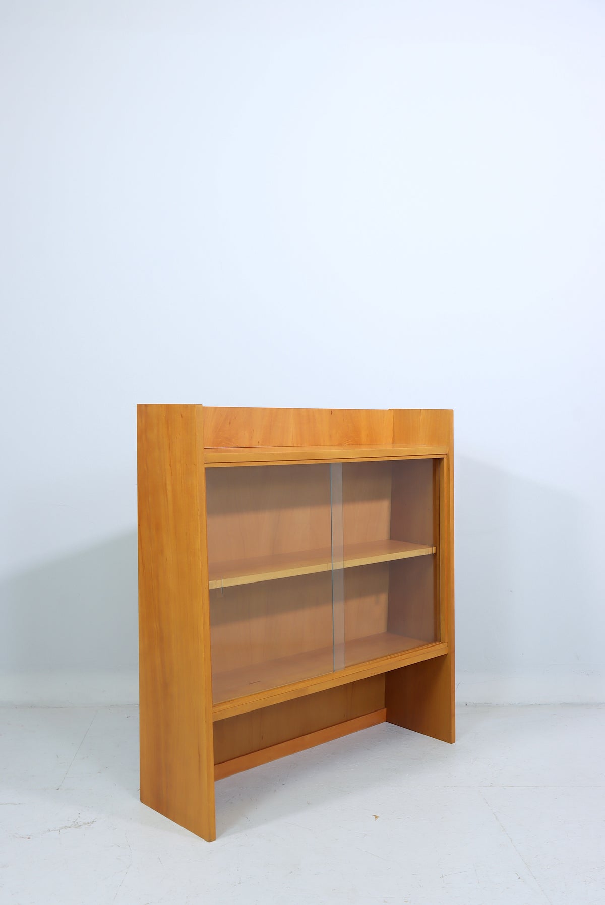 Mid Century Bücherregal VEB Südthür. Möbelwerke Themar Glas DDR Regal Schiebetüren