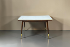 Vintage Space Mid Century Esstisch aus Holz mit heller Tischplatte, konischen Beinen und goldenen Messingdetails