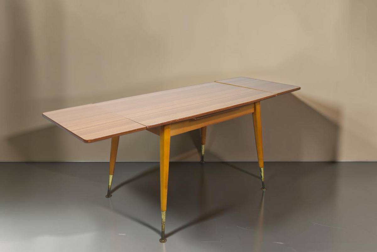 Vintage Space Mid Century Esstisch aus Holz mit konischen Beinen, Messingdetails und ausziehbarer Tischplatte