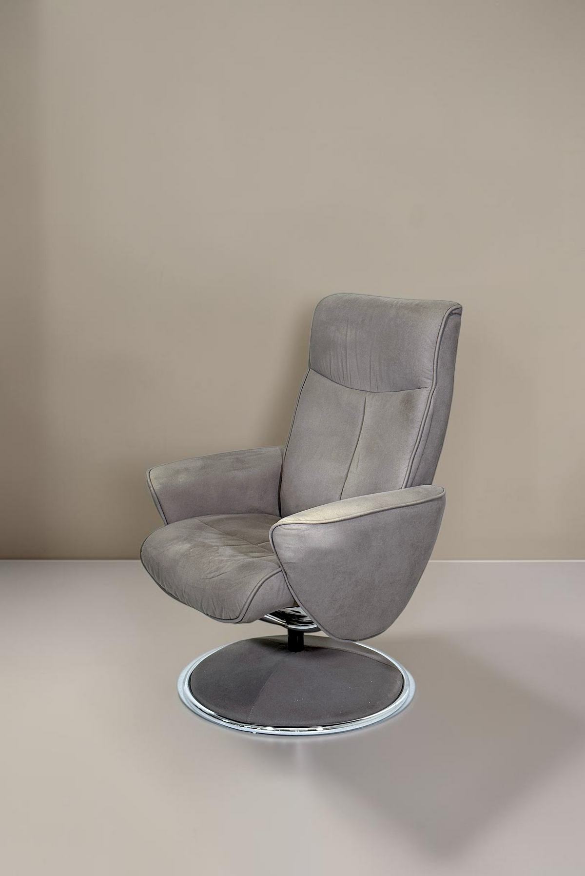 Vintage Space grauer Samt Relaxsessel mit Drehgestell und ergonomischer Rückenlehne in modernem Design