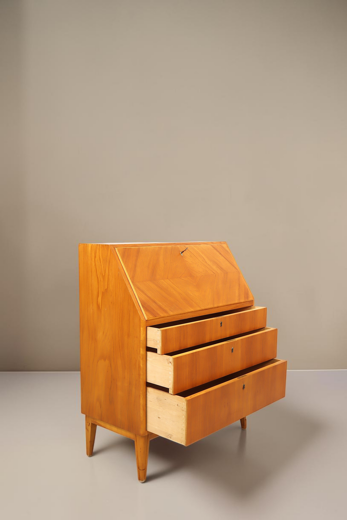 Vintage Space Mid Century Sekretär aus Holz mit drei Schubladen und aufklappbarer Schreibfläche im Retro-Design