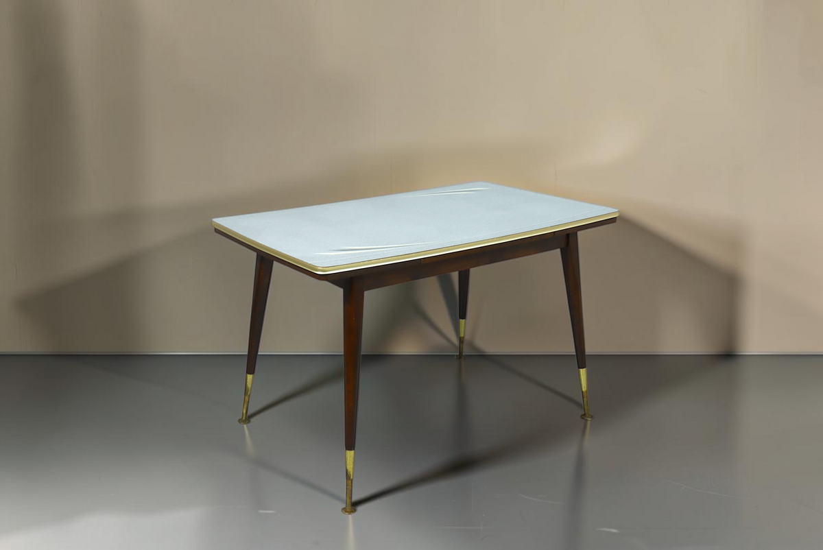 Vintage Space Mid Century Esstisch aus Holz mit grauer Tischplatte, konischen Beinen und goldenen Messingdetails.