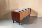 Vintage Space Mid Century Sideboard aus Holz mit Türen und konischen Beinen im 60er Jahre Retro Design