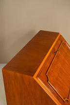 Vintage Space englischer Sekretär aus Eibenholz mit aufklappbarer Schreibfläche und eleganter Maserung