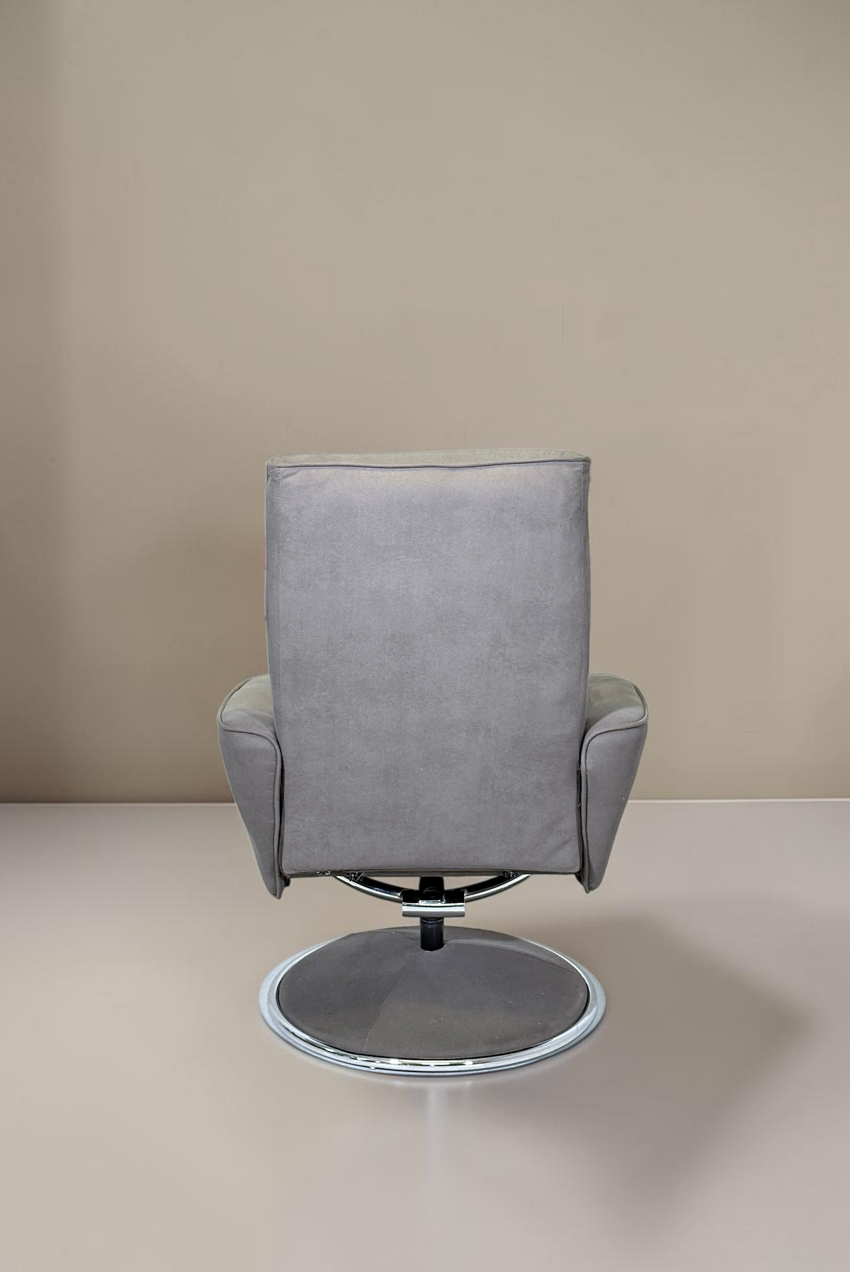 Vintage Space grauer Relaxsessel aus Samt mit Drehgestell, Rückansicht