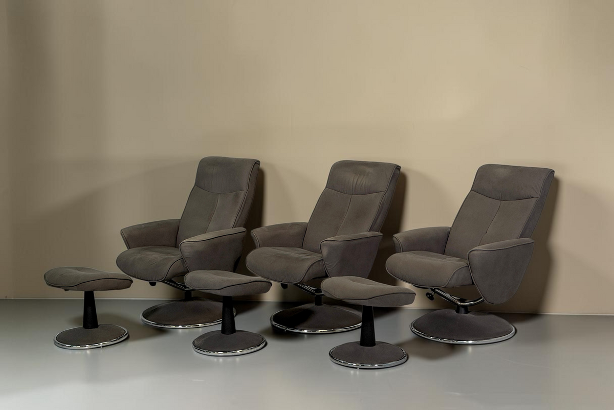 Vintage Space Relaxsessel mit Hocker in Grau aus weichem Samt mit ergonomischer Form und stabilem Drehgestell