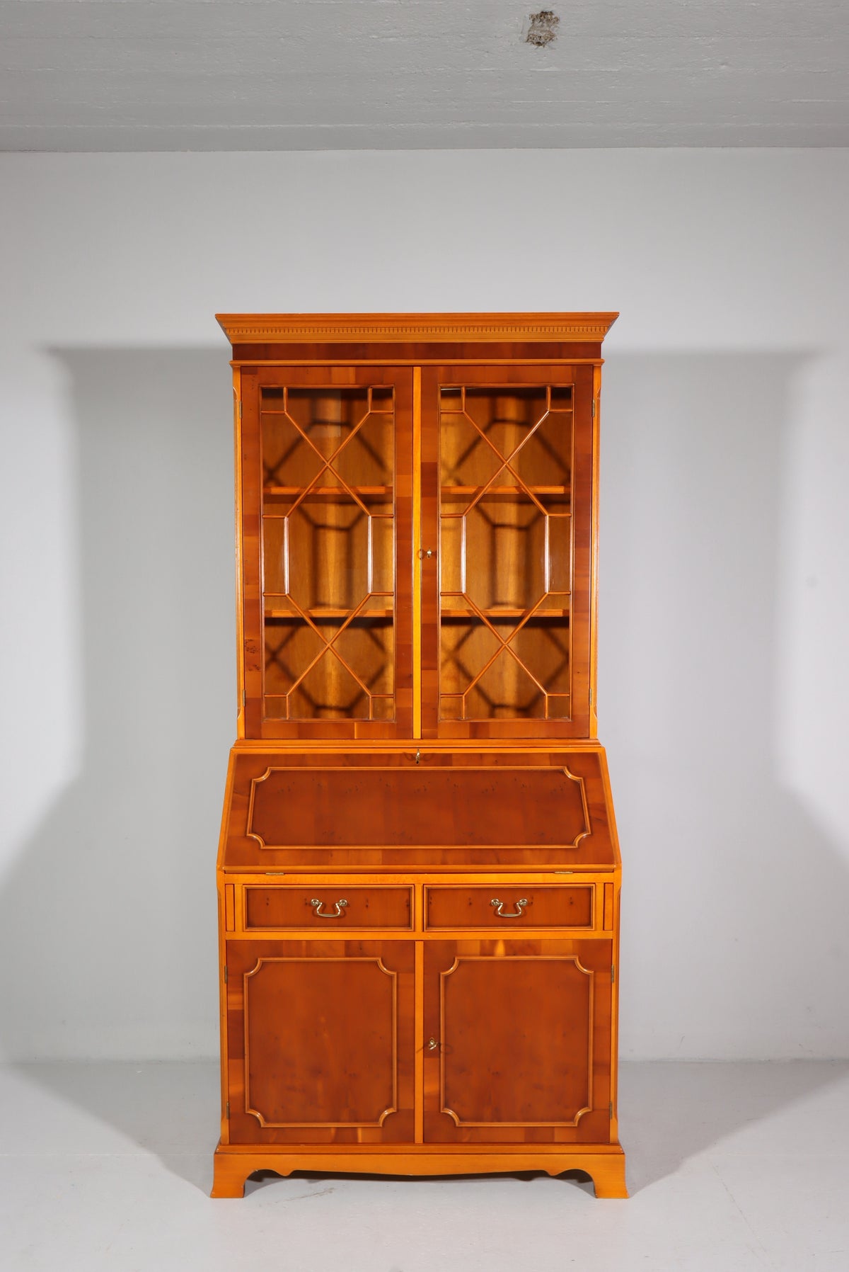 Englischer Sekretär Eibe Massivholz Vitrine Vintage Antik Stil