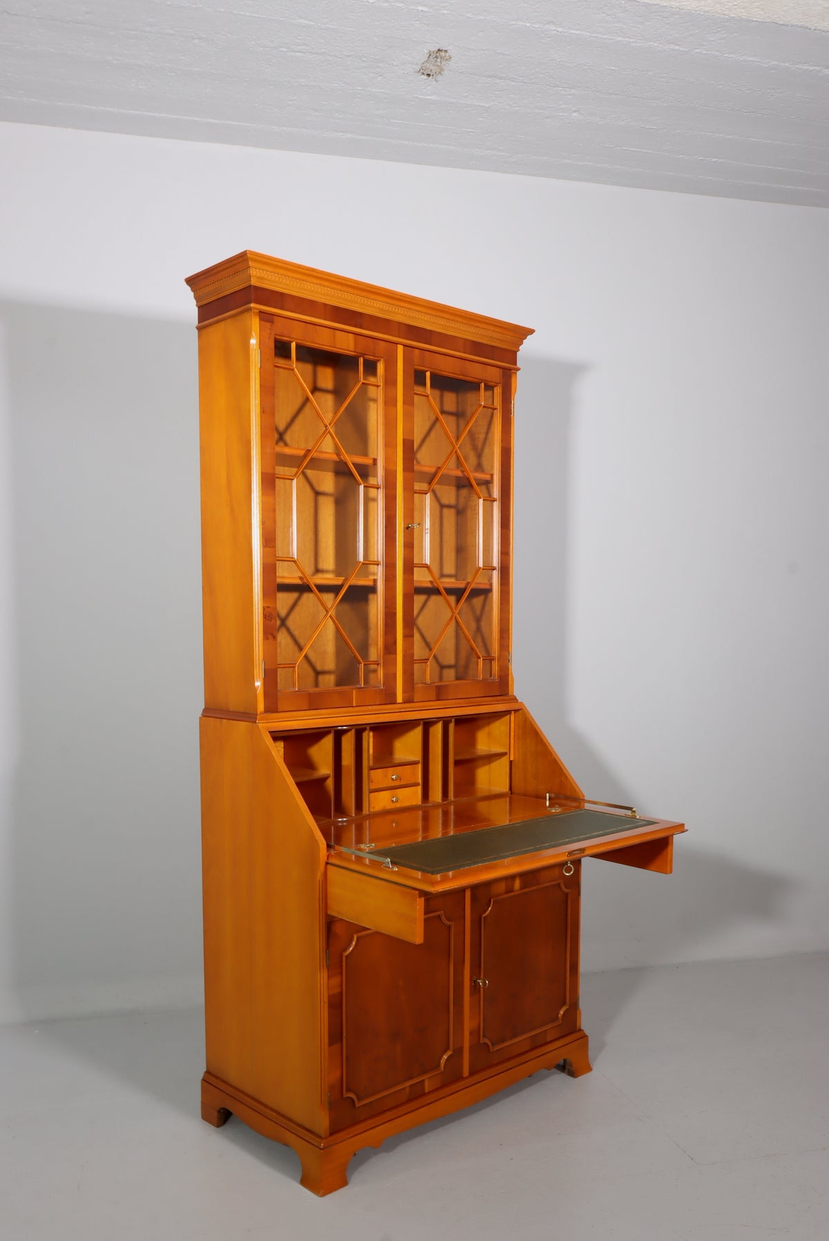 Englischer Sekretär Eibe Massivholz Vitrine Vintage Antik Stil