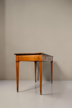 Vintage Space Louis XVI Schreibtisch aus Holz mit Lederauflage und Schubladen im klassischen Antik-Stil