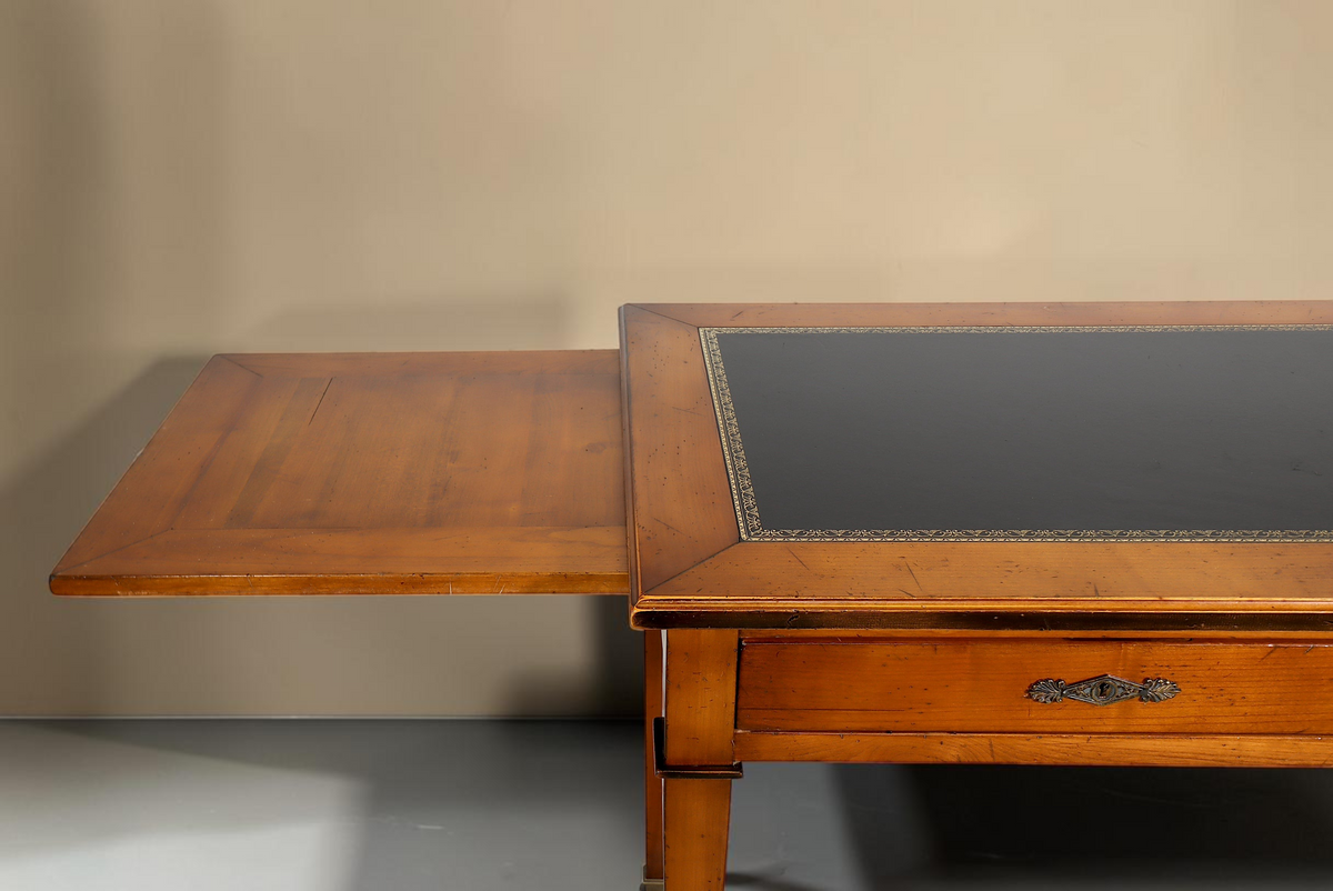 Vintage Space Louis XVI Schreibtisch aus Holz mit schwarzer Lederauflage und ausgezogener Seitenplatte