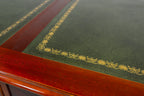 Original Antiker Englischer Partner Desk aus Mahagoni – Edler Vintage Schreibtisch mit Lederplatte, Lederschreibtisch für Büro & Arbeitszimmer