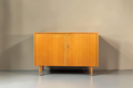Vintage Space Hellerau Mid-Century Sideboard aus Eiche mit schlichtem DDR-Design und konischen Holzbeinen