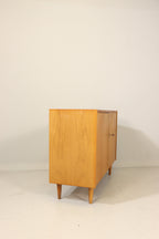 Vintage Space Hellerau Mid-Century Sideboard aus Eiche im DDR-Design der 1960er Jahre mit konischen Holzbeinen