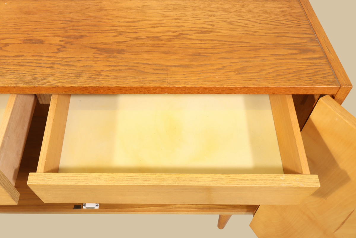 Vintage Space Hellerau Mid-Century Sideboard aus Eiche mit offener Schublade und heller Innenauskleidung