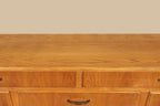 Vintage Space Mid Century Sideboard aus Holz mit sichtbarer Maserung und eleganten Schubladengriffen