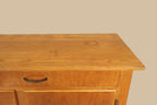 Vintage Space Mid Century Sideboard aus Holz mit sichtbarer Maserung, Schublade und klassischem Griffdesign