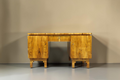 Vintage Space Art Deco Schreibtisch aus Massivholz mit markanter Maserung und symmetrischem Design im 1930er Stil