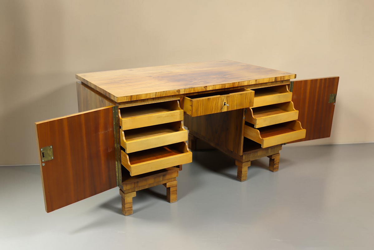 Vintage Space Art Déco Schreibtisch aus Massivholz mit lebendiger Maserung, offenen Schubladen und zwei Flügeltüren