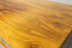 Vintage Space Art Déco Schreibtisch aus Massivholz mit lebendiger, markanter Maserung in warmer Holzoptik