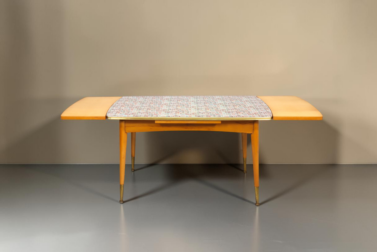 Vintage Space Mid Century Esstisch aus den 50er Jahren mit Mosaik-Tischplatte, Kurbelmechanismus und Messingfüßen