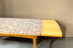 Vintage Space Mid Century Esstisch mit Mosaik-Tischplatte, ausziehbarer Holzplatte und konischen Beinen mit Messing