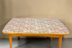 Vintage Space Mid Century Esstisch mit Mosaik-Tischplatte, konischen Holzbeinen und Messingkante im 50er Jahre Design