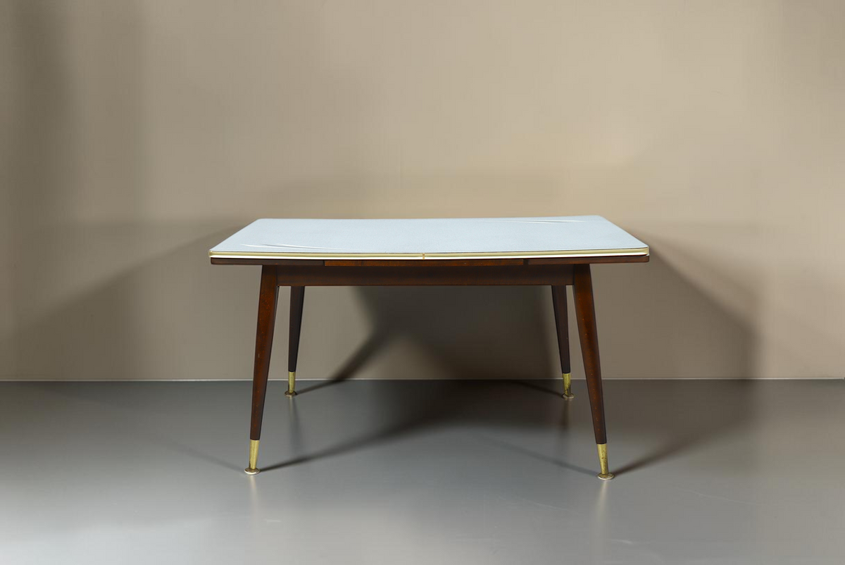 Vintage Space Mid Century Esstisch aus Holz mit konischen Beinen, Messingdetails und heller Tischplatte