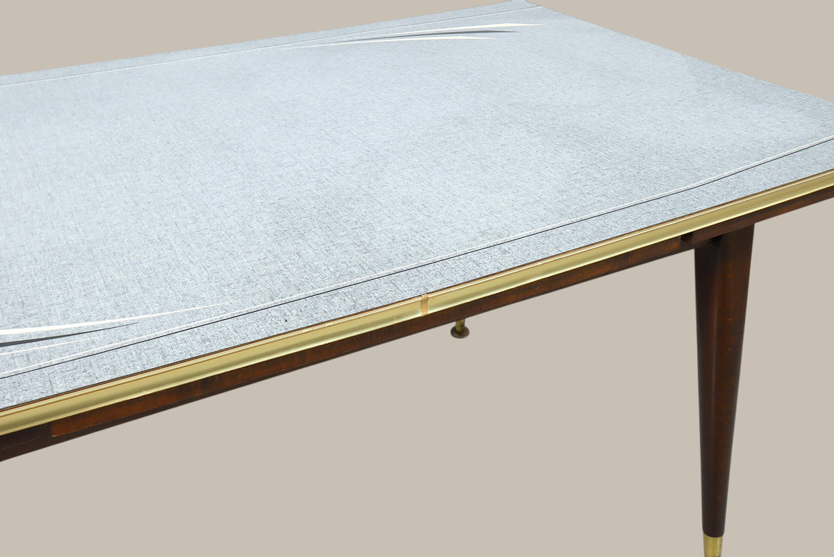 Vintage Space Mid Century Esstisch mit grauer Tischplatte, Messingkante und konischen Holzbeinen im Retro-Design