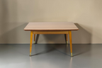 Vintage Space Mid Century Esstisch aus Holz mit konischen Beinen und Messingdetails im 60er Jahre Retro-Stil