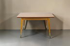 Vintage Space Mid Century Esstisch aus Holz mit konischen Beinen und Messingdetails im 60er Jahre Retro-Design