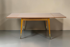Vintage Space Mid Century Esstisch aus Holz mit ausziehbarer Platte und konischen Beinen mit Messingdetails