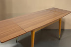 Vintage Space Mid Century Esstisch aus Holz mit konischen Beinen und Messingdetails im 60er Jahre Design
