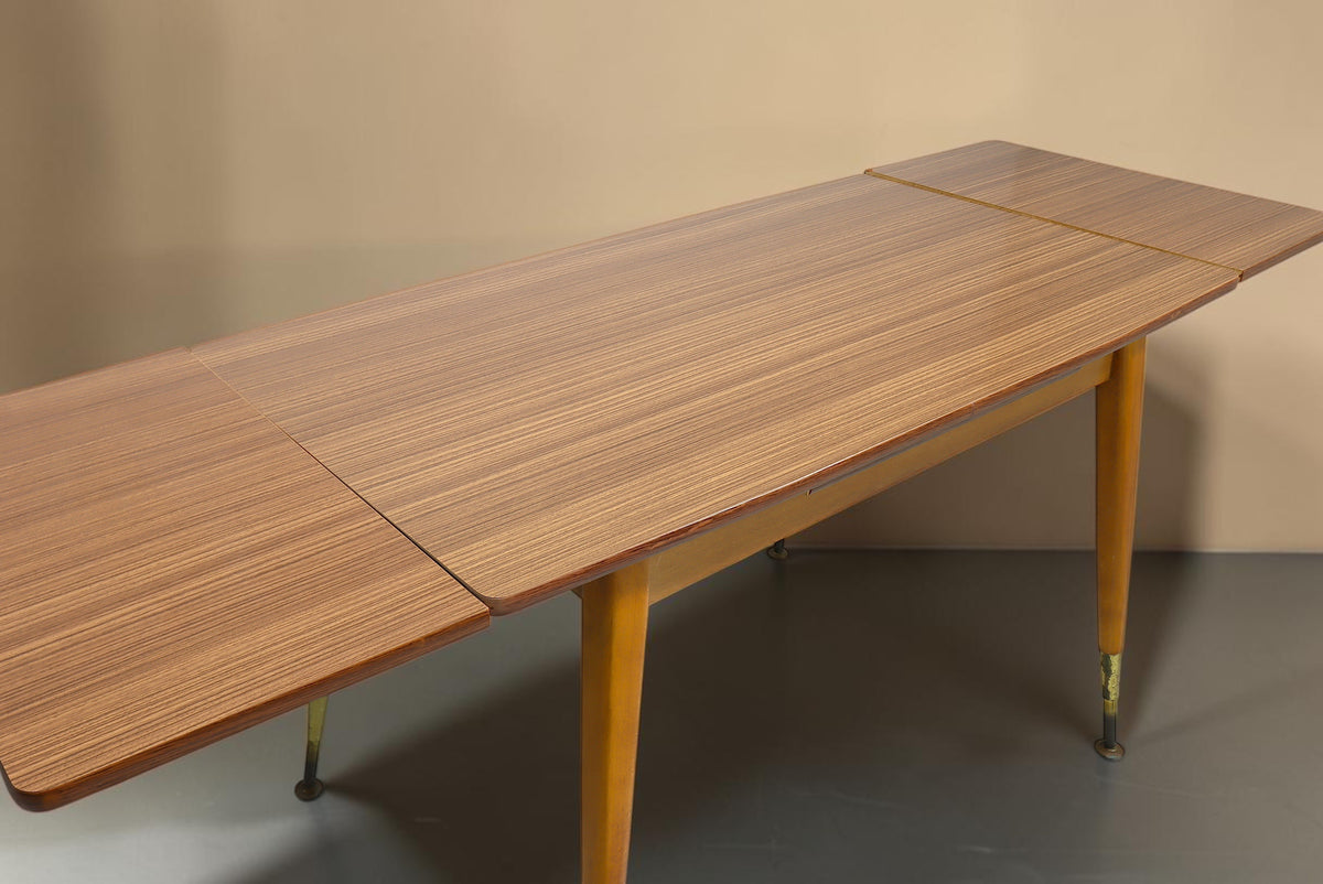 Vintage Space Mid Century Esstisch aus Holz mit konischen Beinen und Messingdetails im 60er Jahre Design