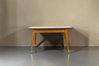 Vintage Space Mid Century Esstisch aus Holz mit konischen Beinen und Messingdetails im 60er Jahre Retro Design