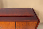 Vintage Space Mid Century Sideboard aus dunklem Holz mit eleganter Maserung und klassischen Messingbeschlägen
