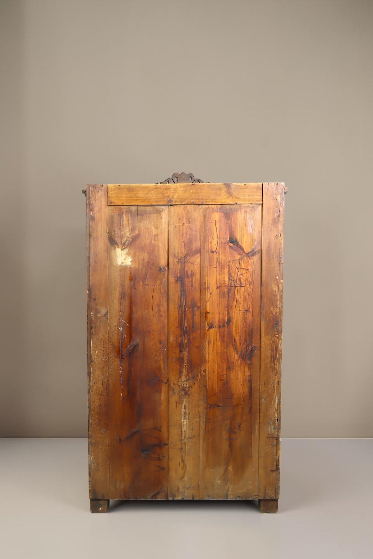Vintage Space antiker Sekretär aus Nussbaumholz im Louis Philippe Stil, Rückansicht des massiven Holzmöbels