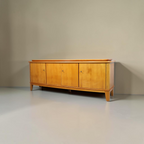 Vintage Space Mid Century Sideboard aus hellem Holz mit vier Türen und eleganten, ausgestellten Beinen