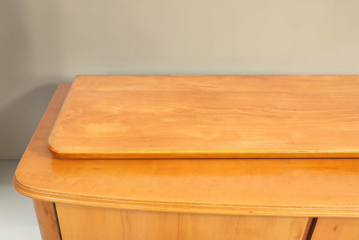Vintage Space Mid Century Sideboard aus massivem Holz mit eleganter Maserung und abgerundeten Kanten