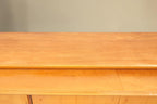 Vintage Space Mid Century Sideboard aus massivem Holz mit heller Maserung und eleganter, minimalistischer Oberfläche