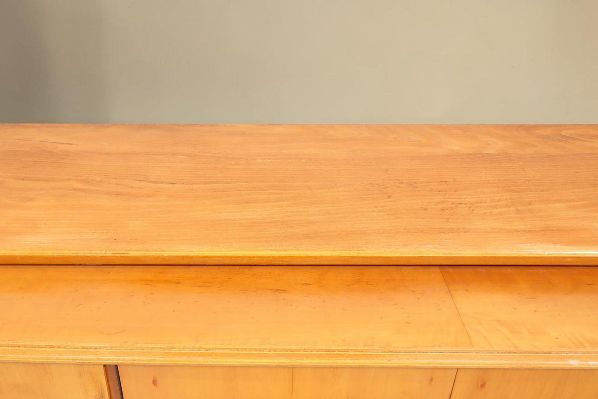 Vintage Space Mid Century Sideboard aus massivem Holz mit heller Maserung und eleganter, minimalistischer Oberfläche