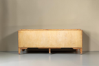 Vintage Space Mid Century Sideboard aus Holz, Rückansicht des Retro Schranks mit ausgestellten Beinen