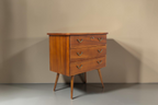 Vintage Space Mid Century Kommode aus Nussbaum mit drei Schubladen, Messinggriffen und konischen Beinen