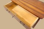 Vintage Space Mid Century Kommode aus Nussbaum mit offener Schublade, Messinggriffen und funktionsfähigem Schloss