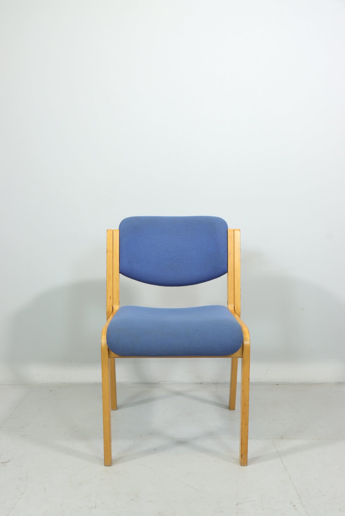 Mid Century Stuhl Postmodern Design Holz Blau Vintage Chair 90er Konferenzstuhl