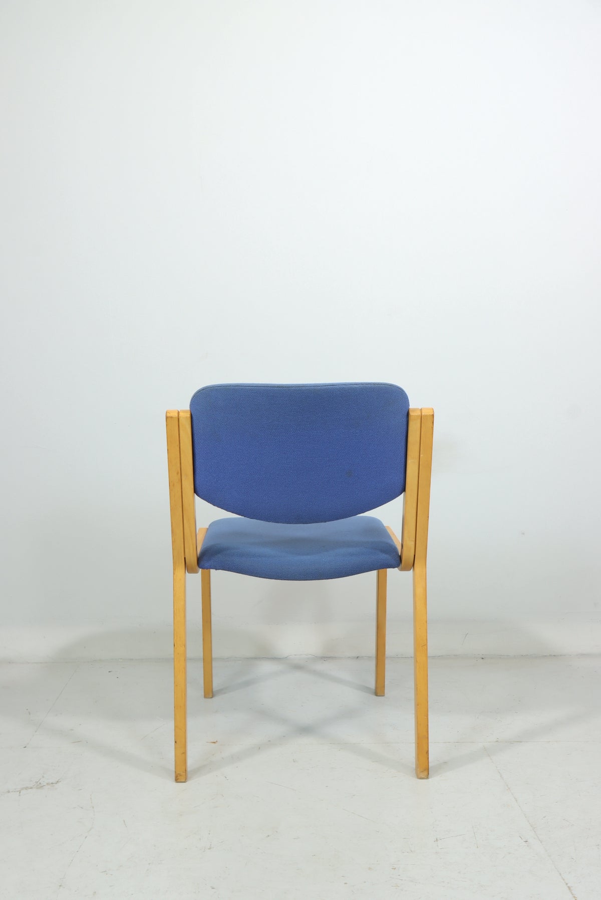 Mid Century Stuhl Postmodern Design Holz Blau Vintage Chair 90er Konferenzstuhl